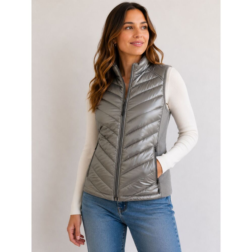 GAP Quilted Vest Women’s M Silver Gray Zip Up Pockets Lightweight Jacket
